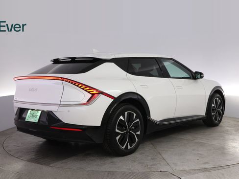 Used 2022 Kia EV6 Wind RWD image 3
