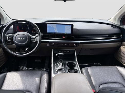 Used 2025 Kia Carnival FWD image 23