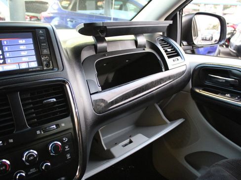 Used 2019 Dodge Grand Caravan SE FWD image 22