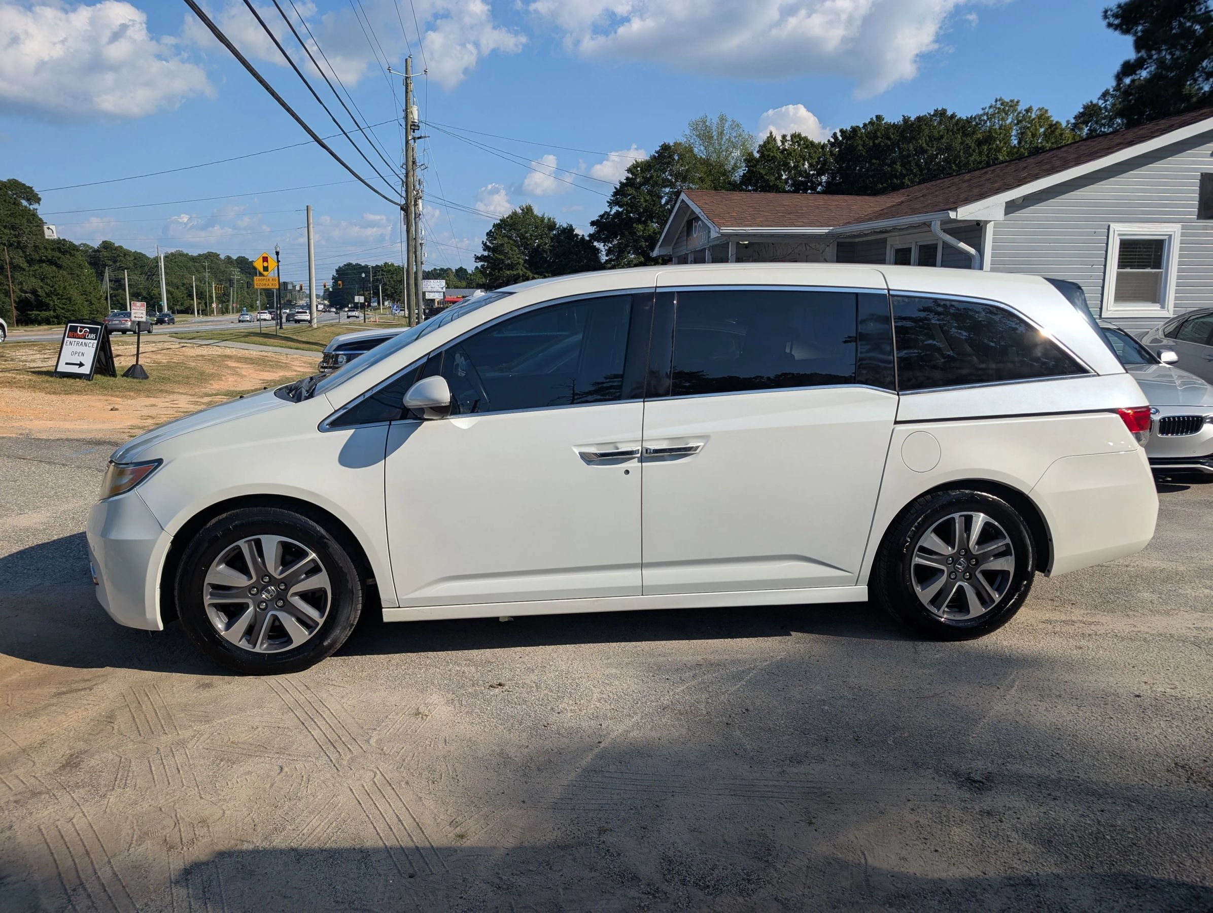 Used 2016 Honda Odyssey Touring Elite image 4