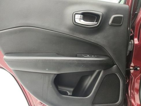 Used 2021 Jeep Compass Latitude w/ Sun and Sound Group FWD image 9