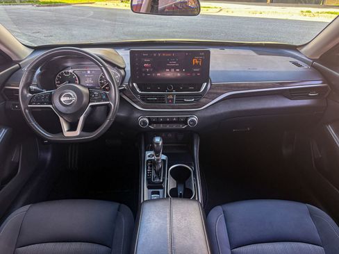 Used 2024 Nissan Altima 2.5 SV w/ SV Premium Package AWD/4WD image 2