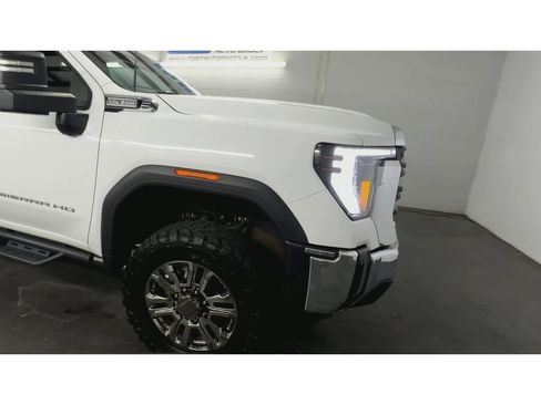 Used 2024 GMC Sierra 2500 Pro w/ Convenience Package AWD/4WD image 2