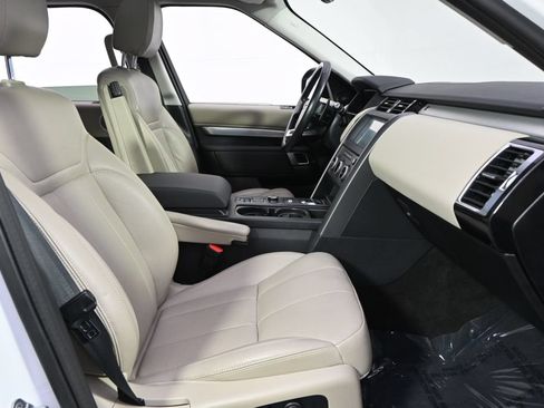 Used 2020 Land Rover Discovery Landmark AWD/4WD image 16