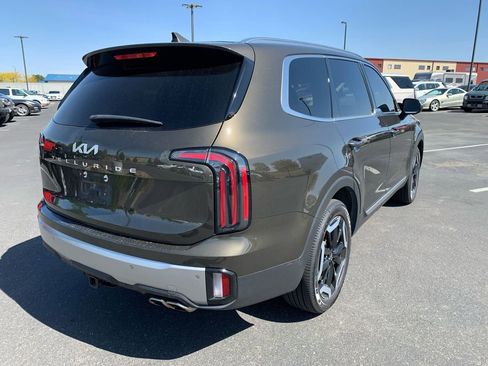 Used 2023 Kia Telluride EX w/ EX Captain's Chair Package FWD image 2