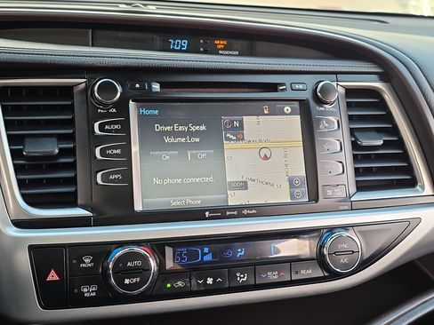 Used 2019 Toyota Highlander XLE AWD/4WD image 18
