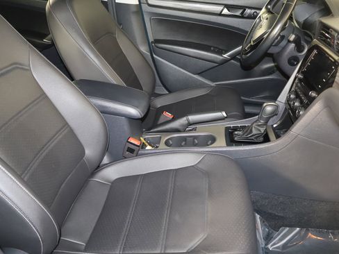 Used 2020 Volkswagen Passat 2.0T R-Line image 42