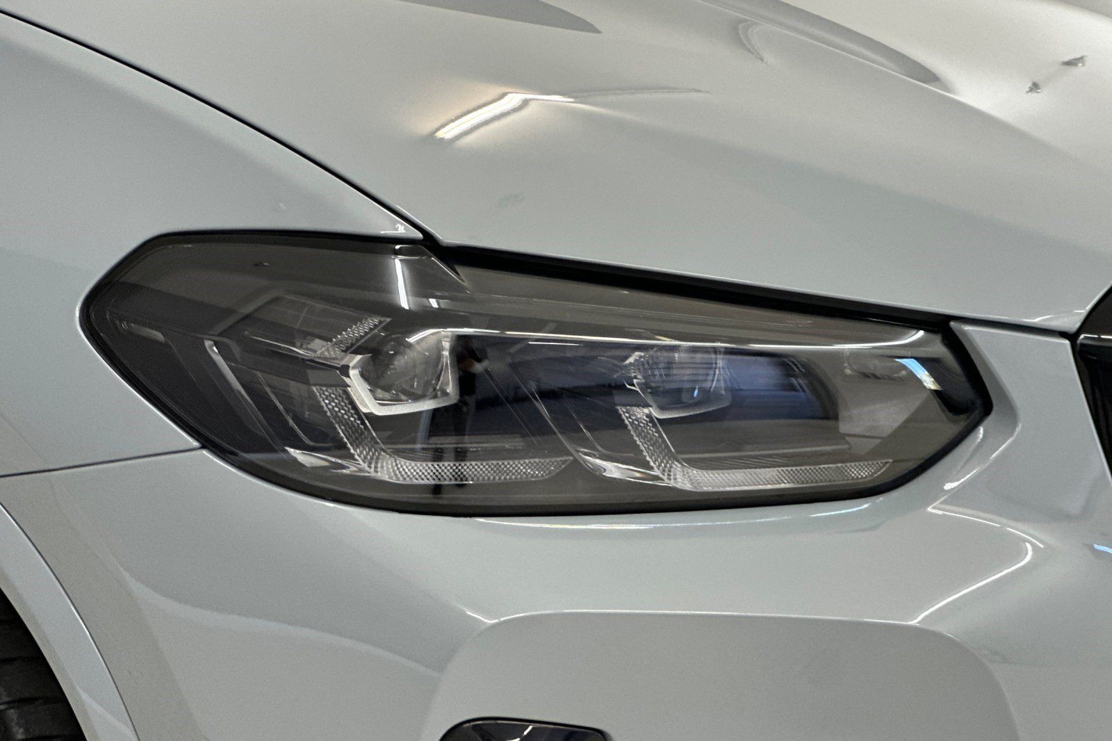 Certified 2025 BMW X4 xDrive30i w/ Premium Package AWD/4WD image 11