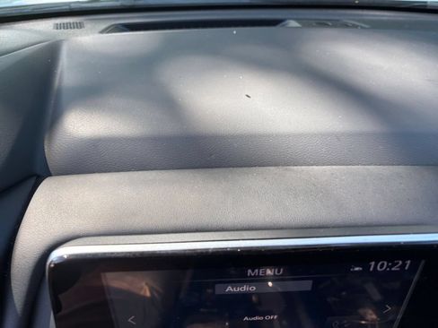 Used 2025 Nissan Rogue SV AWD/4WD image 16
