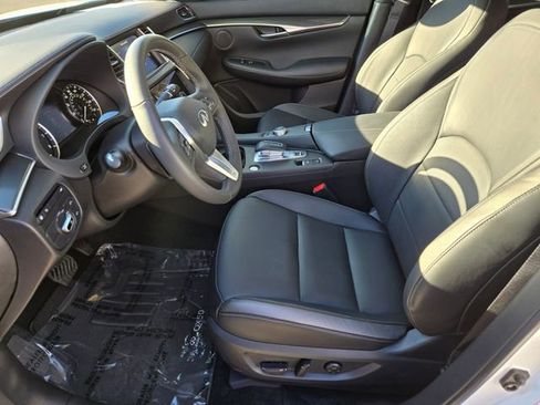 Certified 2025 INFINITI QX50 Luxe image 11