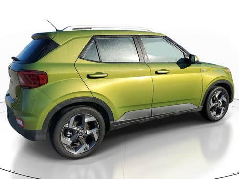 Used 2024 Hyundai Venue SEL image 6
