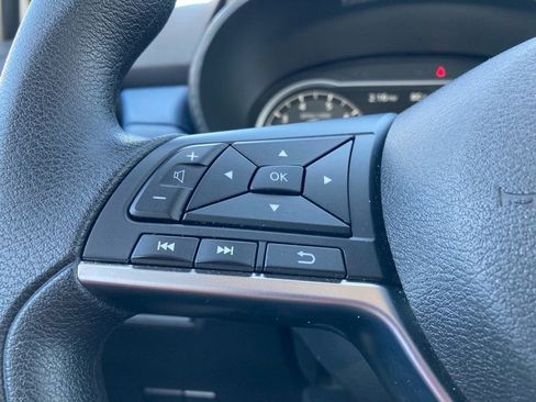 Used 2025 Nissan Versa SV image 12