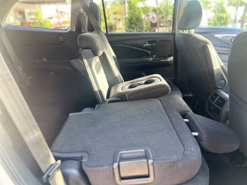 Used 2018 Honda Pilot LX image 19