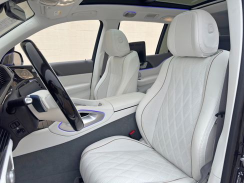 Used 2024 Mercedes-Benz Maybach GLS 600 4MATIC image 66