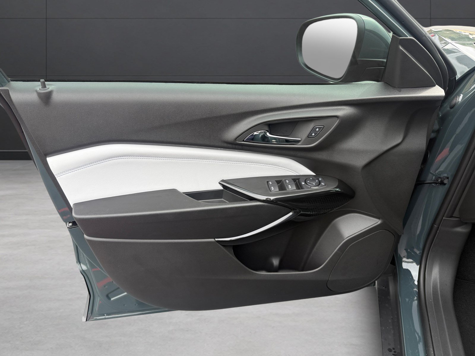 New 2026 Chevrolet Trax LT w/ LT Convenience Package FWD image 10