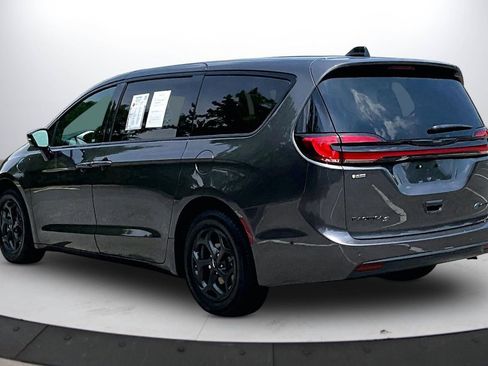 Used 2023 Chrysler Pacifica Limited w/ S Appearance Package FWD image 7