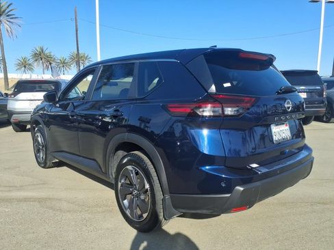 Certified 2025 Nissan Rogue SV FWD image 8