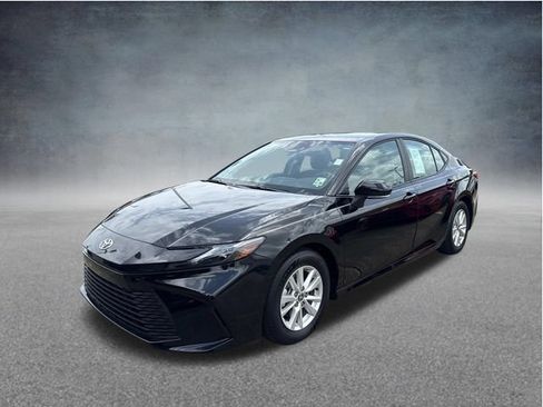 Used 2025 Toyota Camry LE w/ Convenience Package FWD image 3