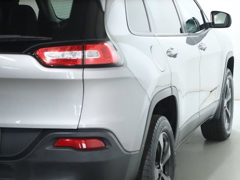 Used 2016 Jeep Cherokee High Altitude w/ Luxury Group AWD/4WD image 46