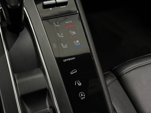 Certified 2024 Porsche Macan image 41