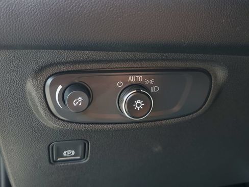Used 2024 GMC Terrain SLE FWD image 22