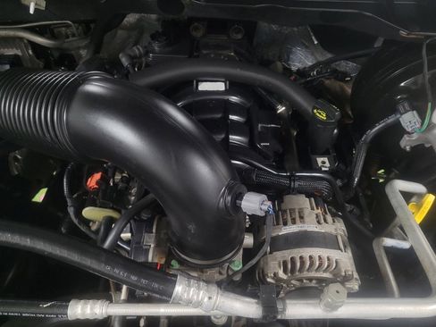 Used 2020 RAM 1500 Classic SLT AWD/4WD image 30