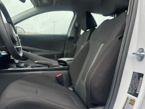 Certified 2025 Hyundai Elantra SE w/ Cargo Package FWD image 19