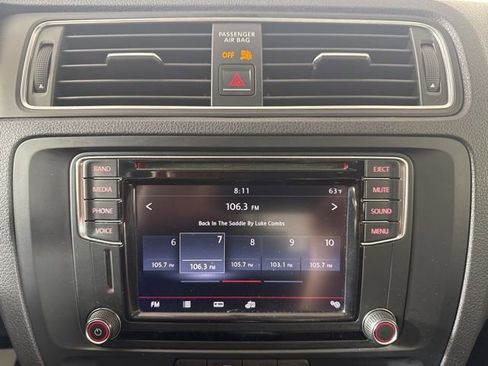 Used 2017 Volkswagen Jetta SE image 14