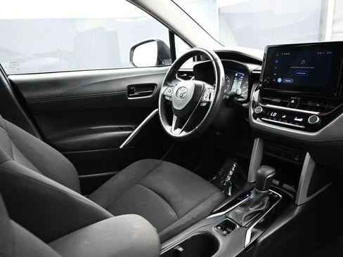 Used 2024 Toyota Corolla Cross LE image 17