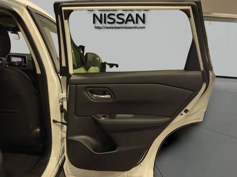 Certified 2025 Nissan Rogue SV AWD/4WD image 17
