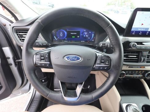 Used 2022 Ford Escape Titanium image 17