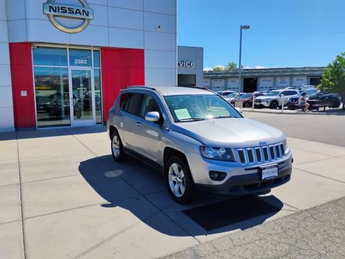 Used 2016 Jeep Compass Latitude AWD/4WD image 3