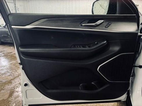 Used 2023 Jeep Grand Cherokee L Limited w/ Luxury Tech Group II image 13