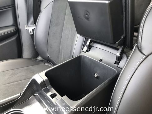 New 2025 Jeep Grand Cherokee L Altitude image 25