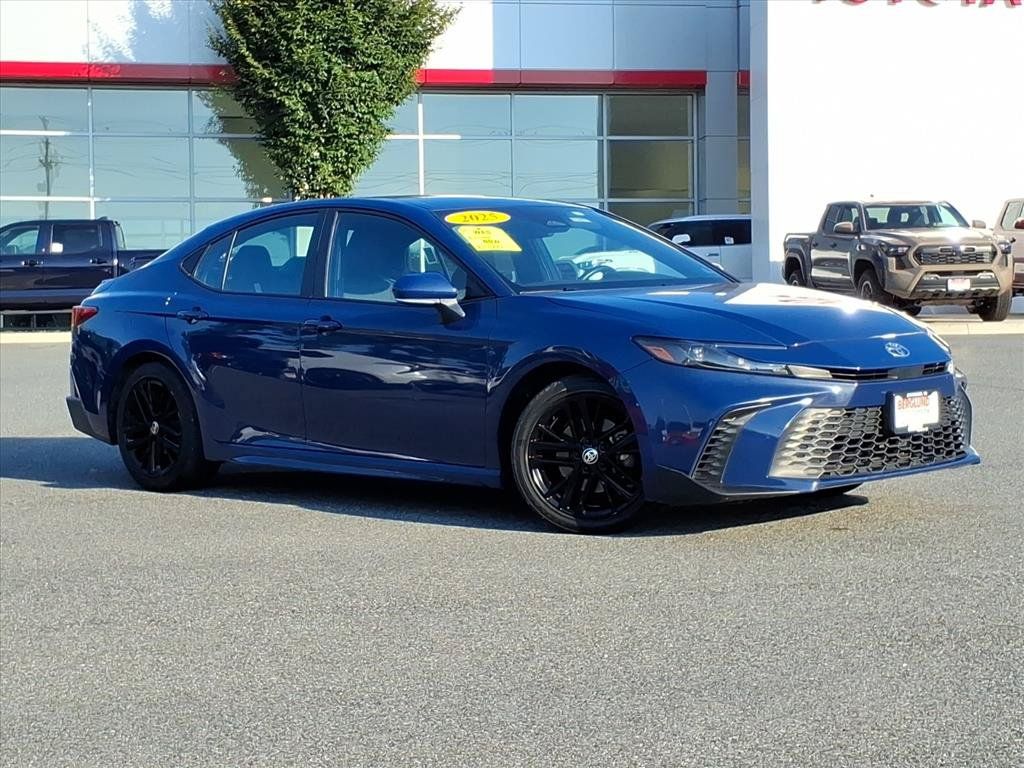 Used 2025 Toyota Camry SE FWD image 2