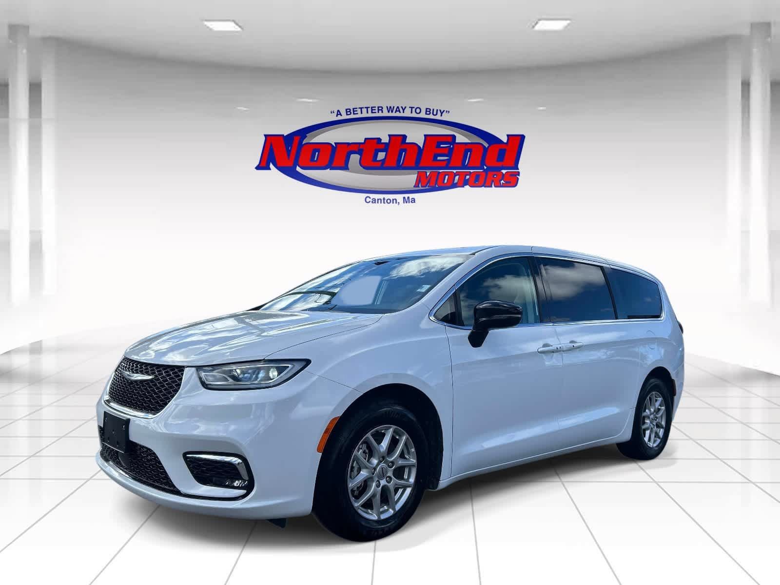 Used 2024 Chrysler Pacifica Touring-L FWD image 7