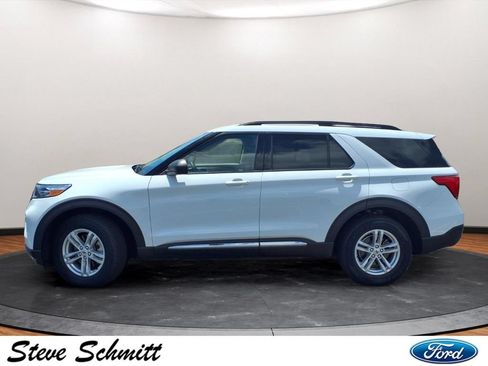 Used 2023 Ford Explorer XLT w/ Equipment Group 202A AWD/4WD image 2
