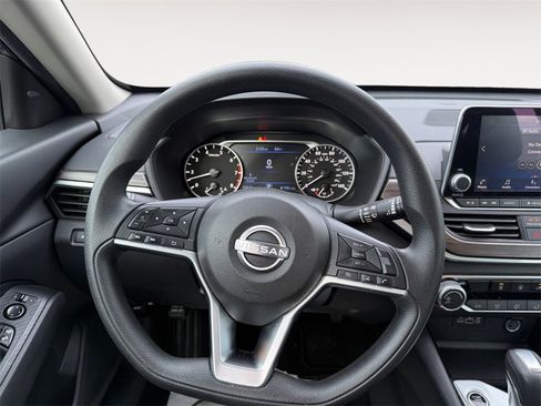 Used 2024 Nissan Altima 2.5 SV image 12