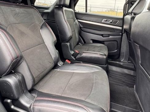 Used 2019 Ford Explorer XLT w/ XLT Sport Appearance Package image 16
