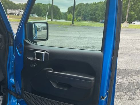 Used 2023 Jeep Gladiator Sport AWD/4WD image 34