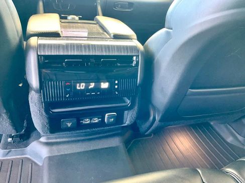 Used 2022 Jeep Wagoneer Series III w/ Convenience Group I RWD image 15