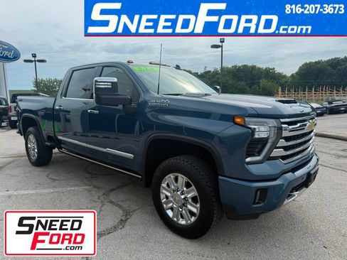 Used 2024 Chevrolet Silverado 2500 High Country w/ High Country Premium Package AWD/4WD image 1