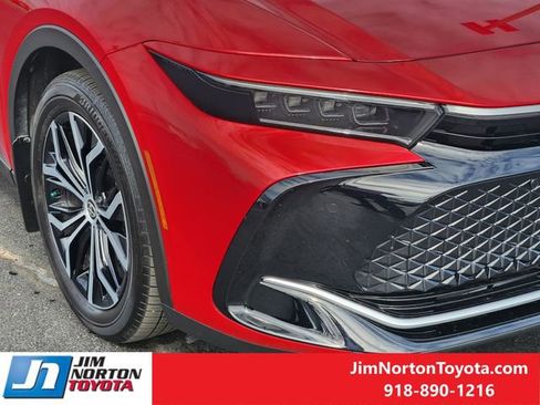 Used 2024 Toyota Crown Limited image 10