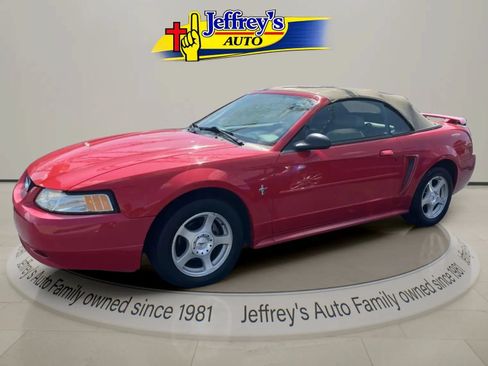 Used 2003 Ford Mustang Convertible RWD image 1
