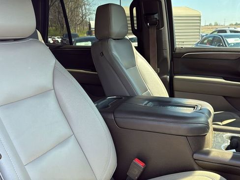 Used 2022 Chevrolet Tahoe LT w/ LT Signature Plus Package image 11