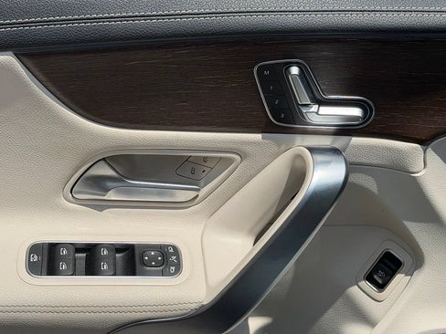 Used 2023 Mercedes-Benz CLA 250 w/ Premium Package image 31