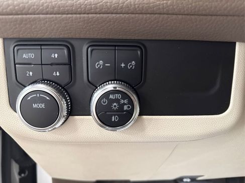 Used 2022 GMC Yukon Denali image 28