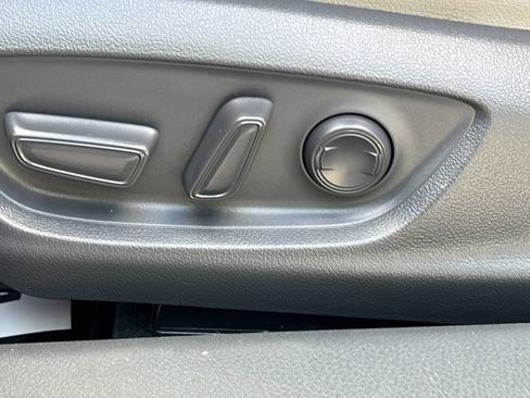 Used 2018 Toyota Camry SE FWD image 15