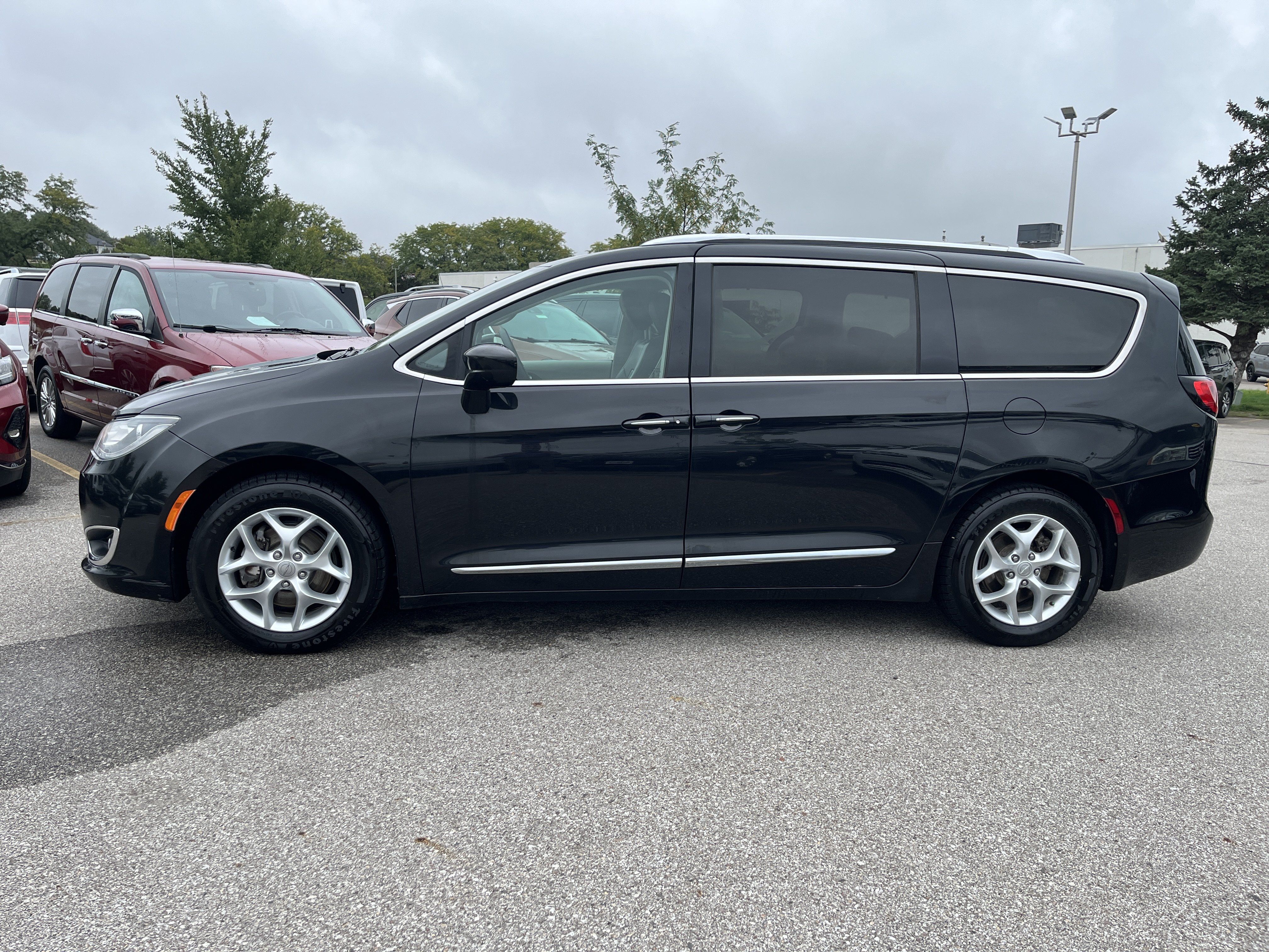 Used 2017 Chrysler Pacifica Touring-L Plus w/ Tire & Wheel Group FWD image 7