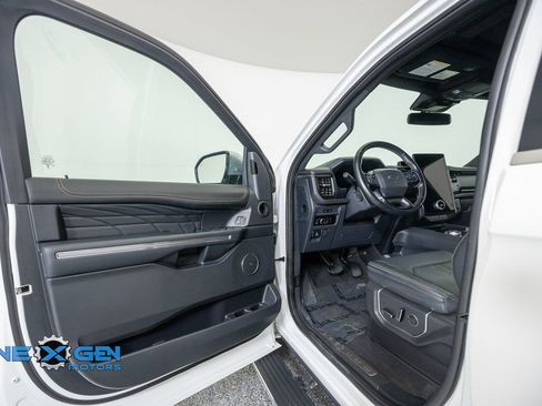 Used 2023 Ford Expedition Platinum AWD/4WD image 9